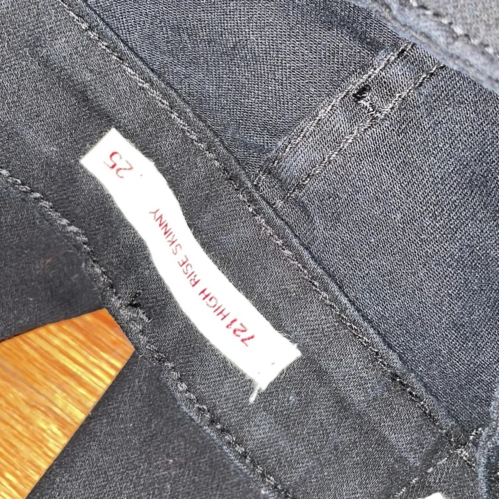 🥳HOST PICK🥳 Levis Black High Rise Skinny Jeans - Picture 5 of 8